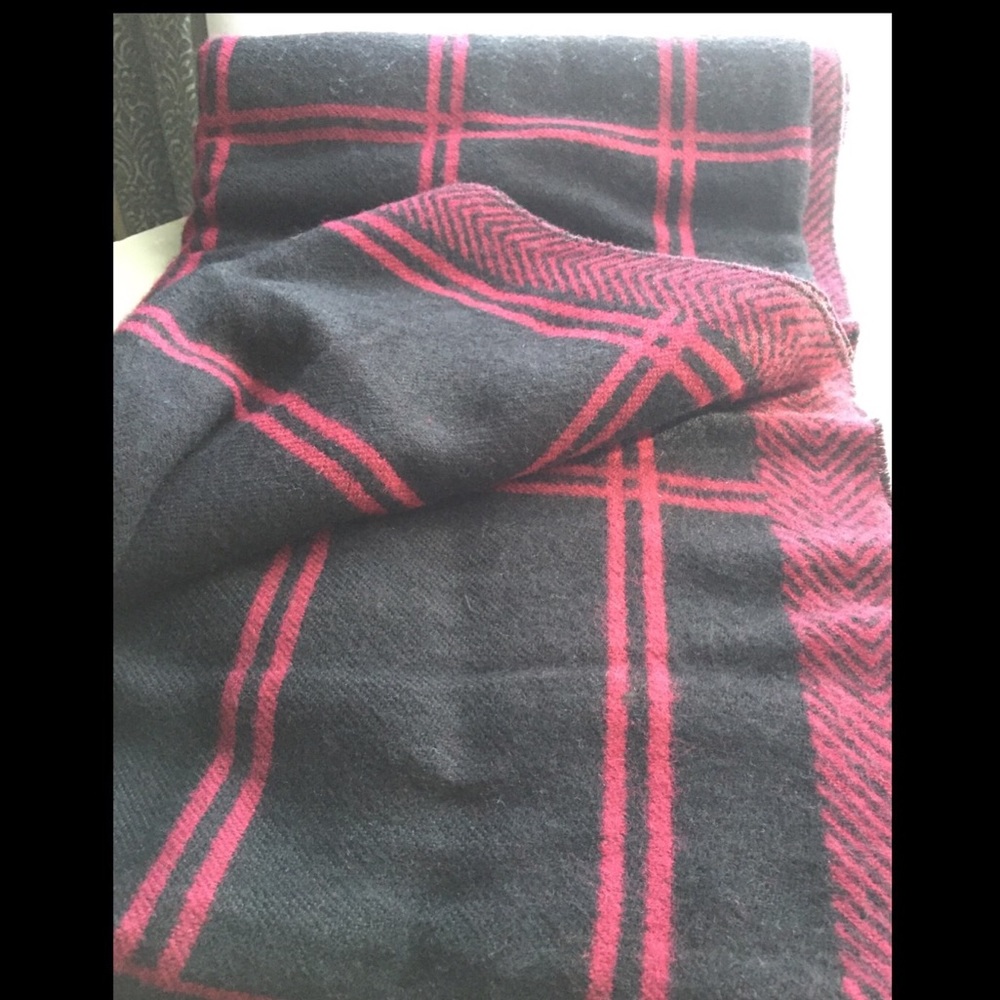 🌹SOLD🌹TORRID Merlot Black Plaid poncho Wrap - Picture 3 of 8